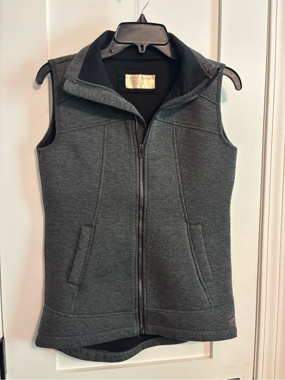 Betsey Johnson Performance Women’s Small Gray Full Zip Softshell Scuba Vest A106